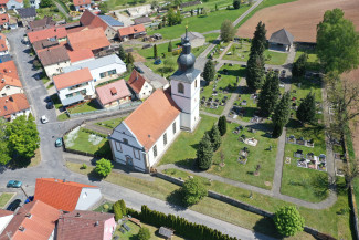 Luftbild der Kirche von Westen