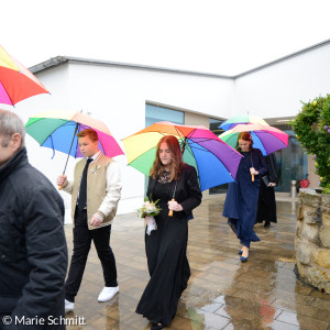 Einzug im Regen